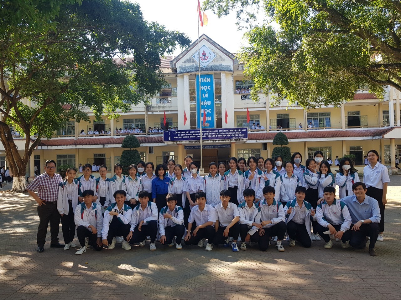 Mẫu đồng phục học sinh đã được sử dụng trong nhà trường.